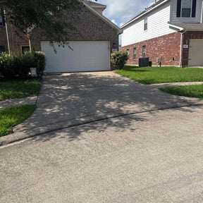 yard maintenance by RainCityLandscapes reviewed on August 20, 2025