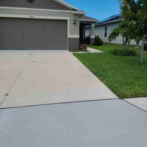 yard service by Elenas Lawn Care LLC reviewed on December 22, 2025