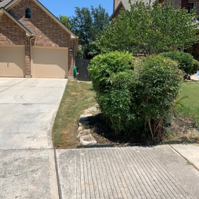 Bush Trimming by Jackman's Lawn Care reviewed on August 18, 2025