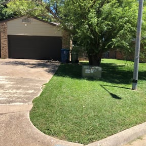 Flower Bed Weeding by Mcleod Property pres reviewed on August 15, 2025