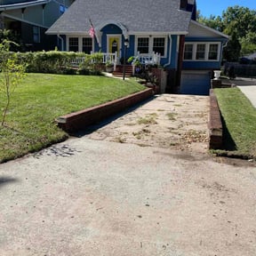 grass cutting by Felo pride lawn service reviewed on April 22, 2024