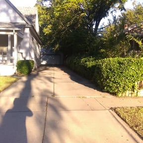 Bush Trimming by Green Is Growth reviewed on August 19, 2025
