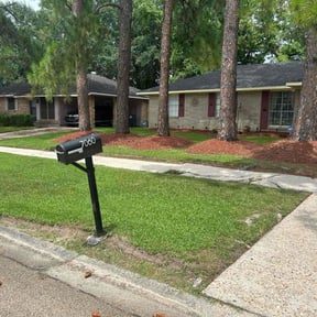 yard care by Clean Cut Lawn Service reviewed on August 21, 2025