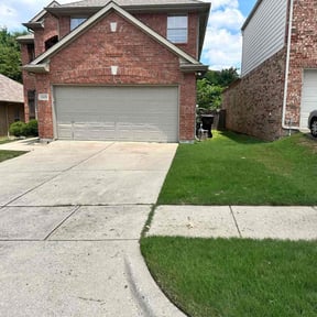 lawn maintenance by Freeman Yardworks reviewed on September 11, 2023