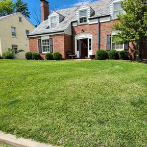 gardening service by St Charles Services reviewed on August 21, 2025