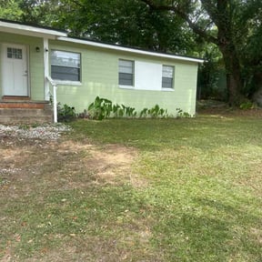 Bush Trimming by Yardsmart Services reviewed on August 21, 2025
