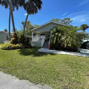 lawn maintenance by A &amp; S Contractor LLC reviewed on August 15, 2025