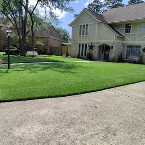 grass maintenance by CUT Tulsa Lawn Co. reviewed on August 16, 2025