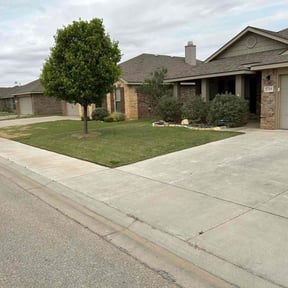 lawn care by Green Earth Lawn and snow LLC reviewed on August 17, 2025