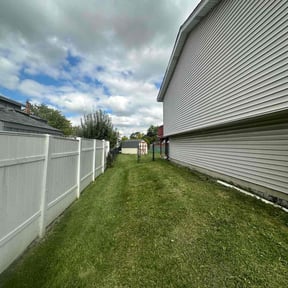 turf maintenance by Caesar’s Premier Landscaping reviewed on May 3, 2024