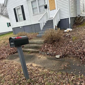 Bush Trimming by Ledesma Lawn Care reviewed on August 16, 2025