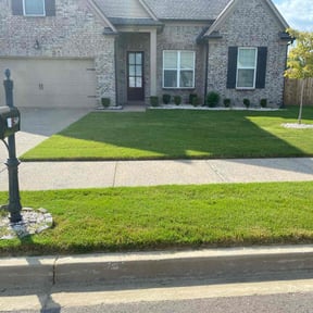 landscape maintenance by Marvin Wright reviewed on August 16, 2025