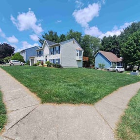 lawn care by Cut right lawn care reviewed on August 21, 2025