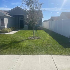 lawn maintenance by J&amp;M Landscaping reviewed on October 28, 2023