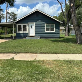 lawn maintenance by Daddy's home and lawn services reviewed on August 16, 2025