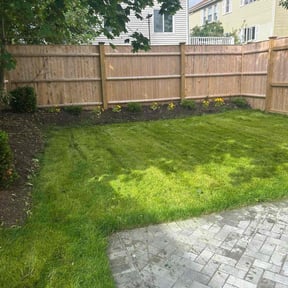 gardening service by Oak Landscaping reviewed on August 18, 2025