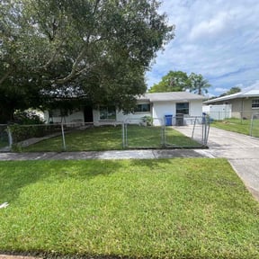 yard service by Latre’s lawn maintenance LLC reviewed on November 18, 2025