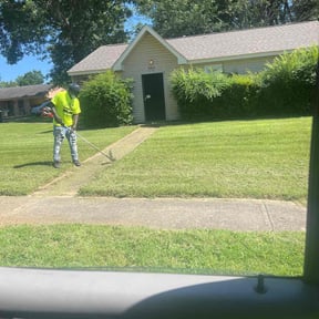 lawn service by Good & Green Grounds Maintenance LLC reviewed on August 16, 2025