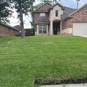 landscape maintenance by Patriot Blades Lawn Co. reviewed on January 1, 2026