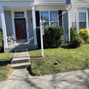 Bush Trimming by CTRL SPC LLC reviewed on October 23, 2025