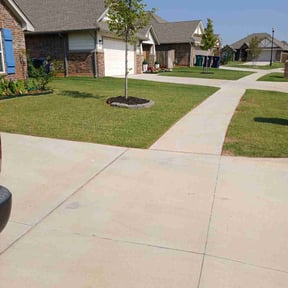 lawn care by Lipscomb mowing reviewed on May 4, 2024