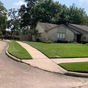 residential landscaping by Espens Banana Seat Landscaping reviewed on August 17, 2025