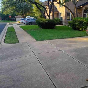 yard maintenance by Richardson's family lawn service LLC reviewed on August 18, 2025