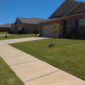 lawn care by Pine Ridge lawn service reviewed on May 29, 2025