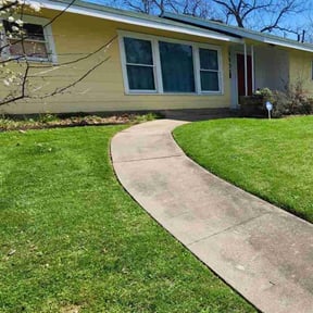 gardening service by Qclawncutter reviewed on August 17, 2025