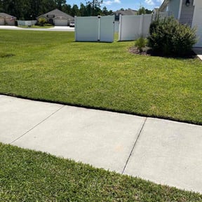 landscape maintenance by Extreme Lawn Care reviewed on August 18, 2025