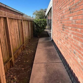 Leaf Removal by Williams General Services LLC reviewed on September 27, 2025