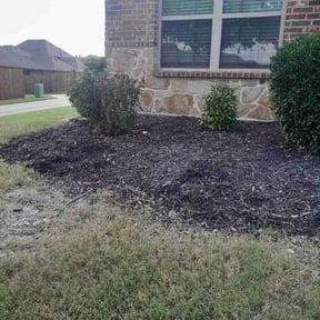 Flower Bed Weeding by Great Grass Groomers, LLC reviewed on November 6, 2025