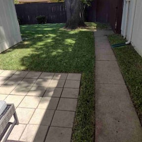 Leaf Removal by Landscaping reviewed on September 21, 2025