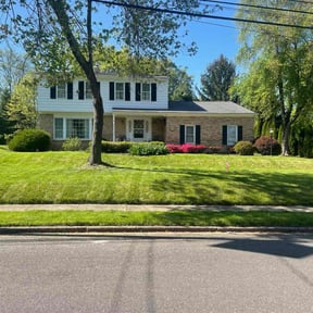 grass maintenance by Jennifers Clean Outdoors reviewed on April 20, 2024