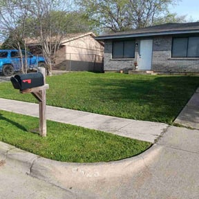 yard service by Mora's Landscape and Maintenance reviewed on August 16, 2025