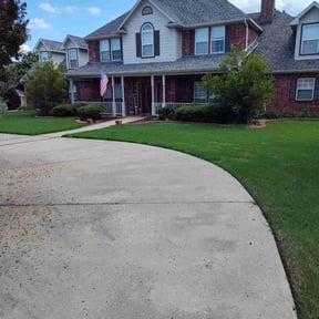 yard maintenance by Ledesma landscape reviewed on August 21, 2025