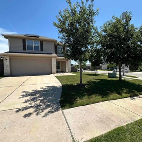 landscaping services by M&E'sFamilyBusiness reviewed on August 21, 2025