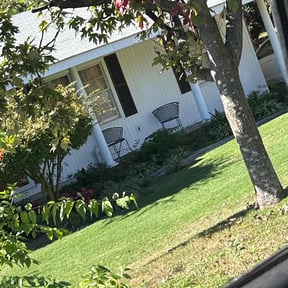 Flower Bed Weeding by Familia landscaping reviewed on October 19, 2025