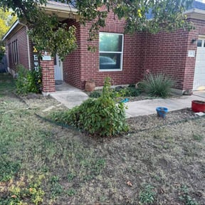 Flower Bed Weeding by Craft's Lawn Care reviewed on August 18, 2021