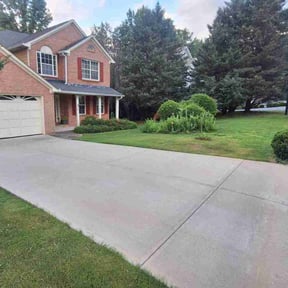 yard care by Keep it Loe Lawn Service reviewed on December 23, 2025