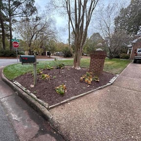 Leaf Removal by Marroquin Landscaping reviewed on September 15, 2025