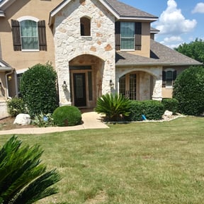 Bush Trimming by Quality cuts reviewed on August 19, 2025