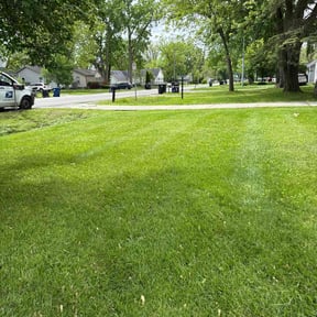 landscape maintenance by Ma Parker lawns and mow reviewed on August 18, 2025