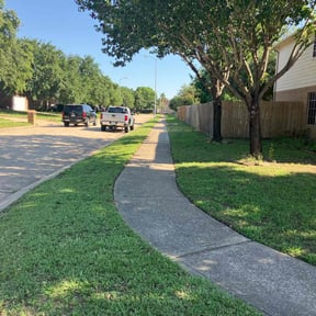 landscaping by Mike's Mowing and Landscaping reviewed on August 18, 2025