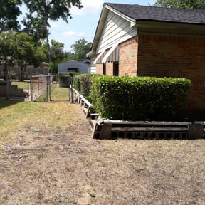 Bush Trimming by Pemberton Lawncare reviewed on August 20, 2025