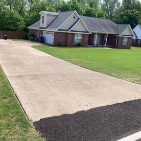 lawn care by J&R Lawn and Garden Service reviewed on May 17, 2024
