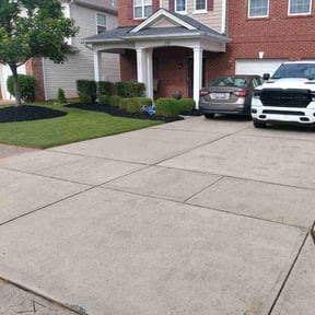 Mulching by Lawn services JAV reviewed on August 21, 2025