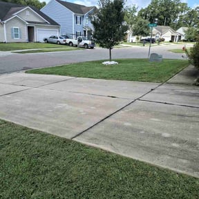 landscape maintenance by Arroyo Lawn Service reviewed on August 20, 2025