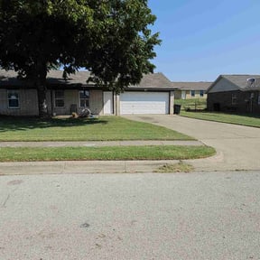 residential landscaping by Salvador Lawn and Tree Service reviewed on August 16, 2025