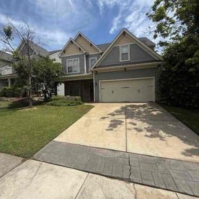 Pressure Washing by Val reviewed on August 18, 2025